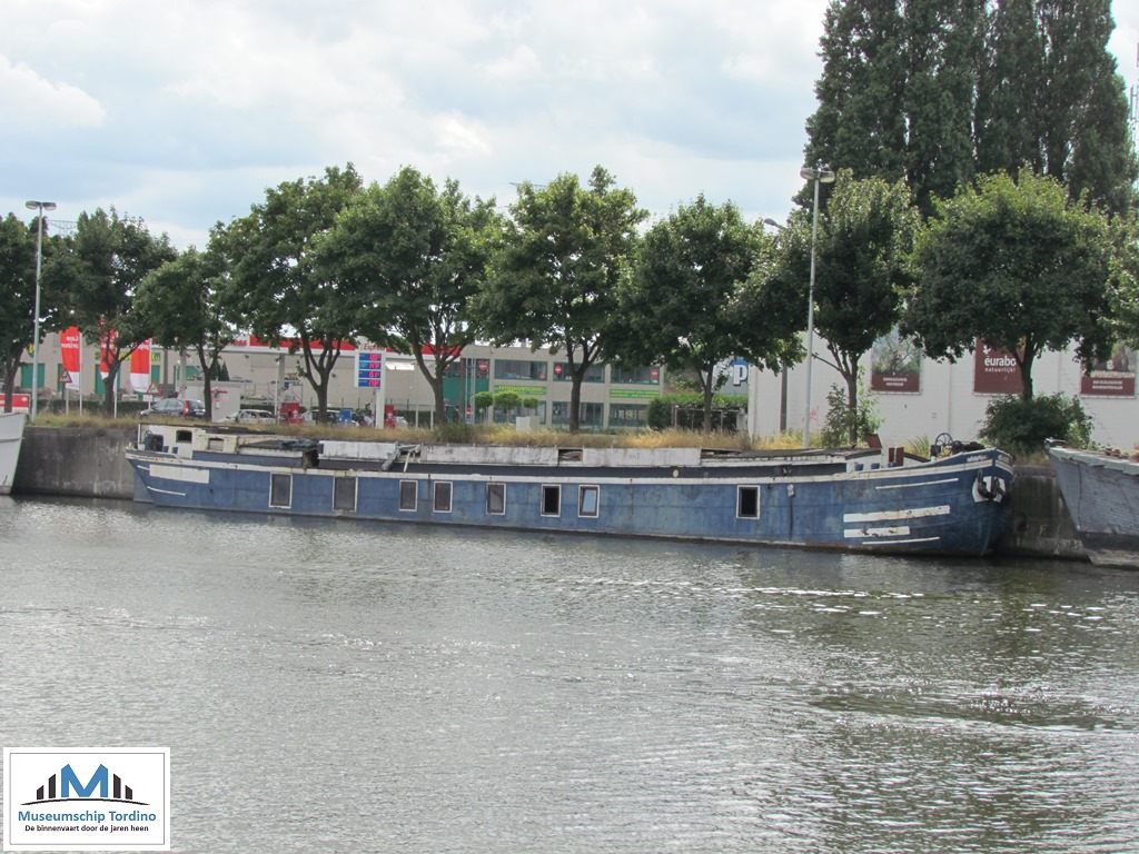 De Constance, uit Rumst, liggende aan de Wiedauwkaai te Gent op 15 augustus 2013